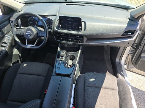 Used 2024 Nissan Rogue SV FWD image 17