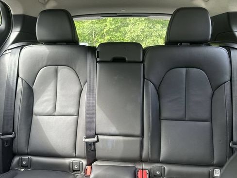 Used 2024 Volvo XC40 B5 Core AWD/4WD image 28