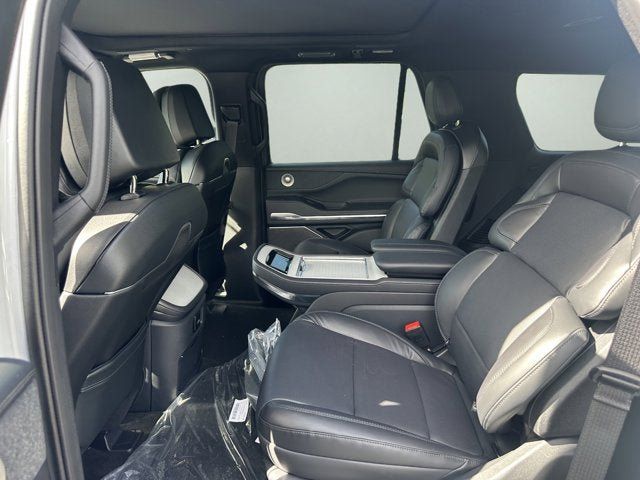 New 2026 Lincoln Navigator Reserve w/ Jet Appearance Package AWD/4WD image 10