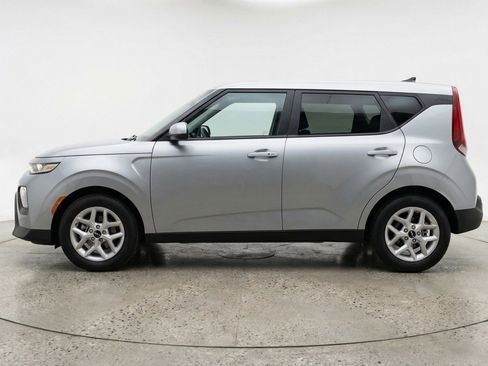 Used 2025 Kia Soul LX w/ LX Technology Package FWD image 5