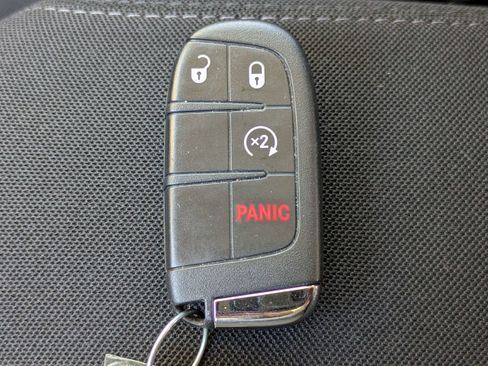 Used 2017 Jeep Renegade Latitude image 29