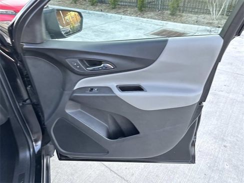 Used 2022 Chevrolet Equinox LS w/ LS Convenience Package image 13