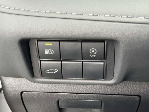 Used 2023 Toyota Highlander XLE image 18