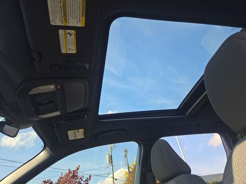 Used 2025 Subaru Forester Premium image 21