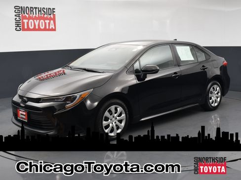 Used 2025 Toyota Corolla LE FWD image 1