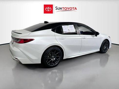 Used 2025 Toyota Camry XSE FWD image 4