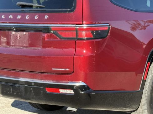 Used 2023 Jeep Wagoneer L Series II image 10