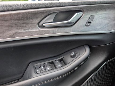 Used 2022 Jeep Grand Cherokee Limited image 18