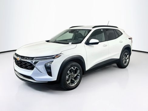 Used 2026 Chevrolet Trax LT FWD image 3