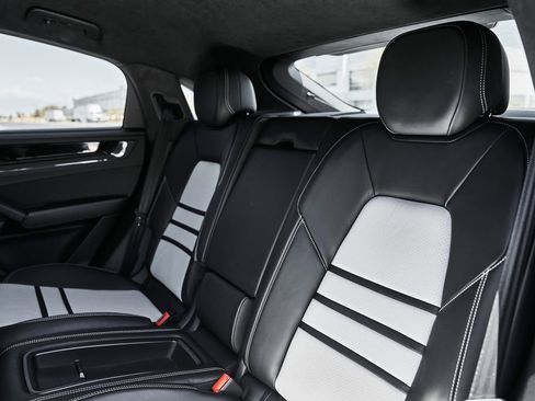 Used 2024 Porsche Cayenne Turbo GT AWD/4WD image 48