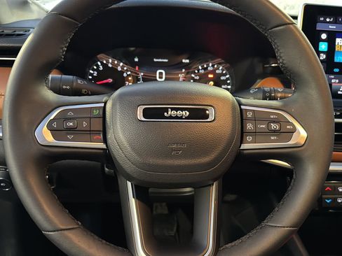 Used 2024 Jeep Compass Limited image 17