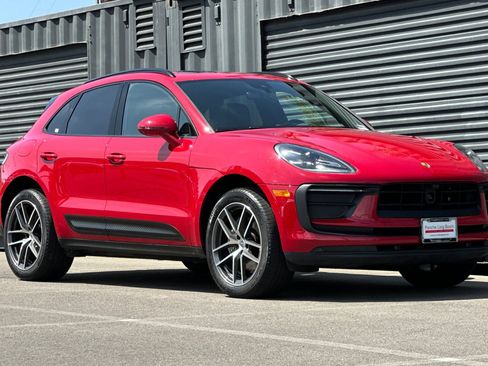 Certified 2024 Porsche Macan AWD/4WD image 10