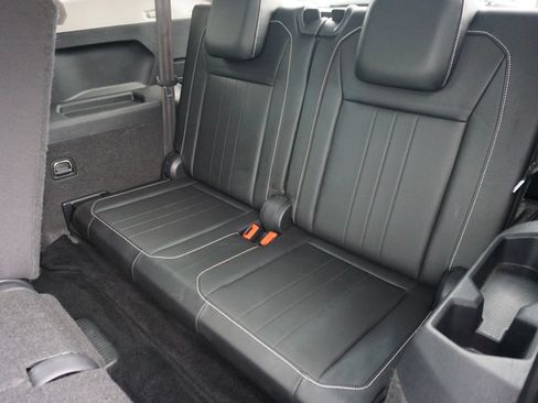 Used 2022 Volkswagen Tiguan SE FWD image 17