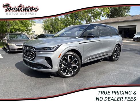 Used 2025 Lincoln Nautilus Reserve AWD/4WD image 1