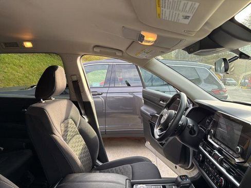 Used 2022 Nissan Pathfinder S image 38