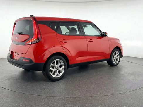 Used 2025 Kia Soul LX w/ LX Technology Package FWD image 9
