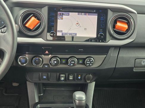 Used 2019 Toyota Tacoma TRD Sport AWD/4WD image 32