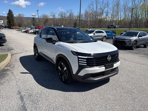 New 2026 Nissan Kicks SR w/ SR Premium Package AWD/4WD image 10