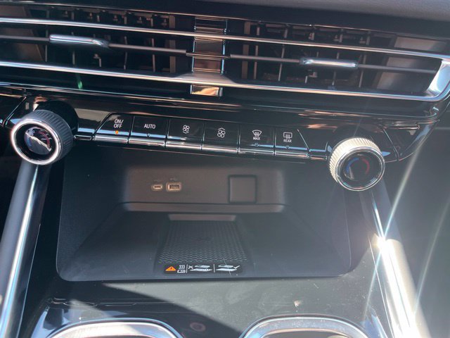 New 2027 Chevrolet Traverse RS w/ LPO, Floor Liner Package FWD image 37