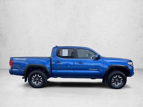 Used 2016 Toyota Tacoma TRD Off-Road w/ Premium & Technology Package image 7