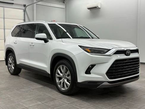 Used 2024 Toyota Grand Highlander AWD image 1