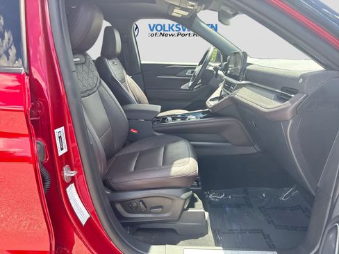 Used 2025 Ford Explorer Platinum w/ LUX Leather Package AWD/4WD image 27