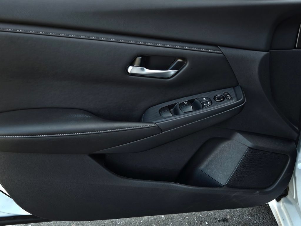 Used 2025 Nissan Sentra SV FWD image 11