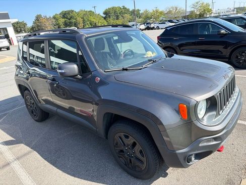 Used 2018 Jeep Renegade Trailhawk w/ Cold Weather Group II AWD/4WD image 3