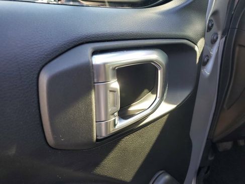 Used 2018 Jeep Wrangler Unlimited Sport image 25