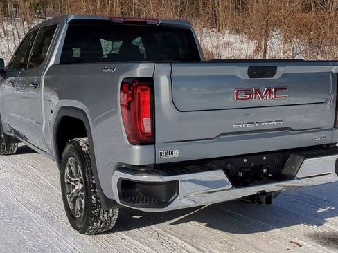 Used 2025 GMC Sierra 1500 SLT image 2