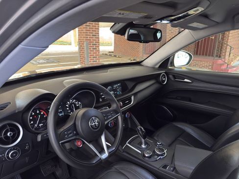 Used 2018 Alfa Romeo Stelvio AWD image 99