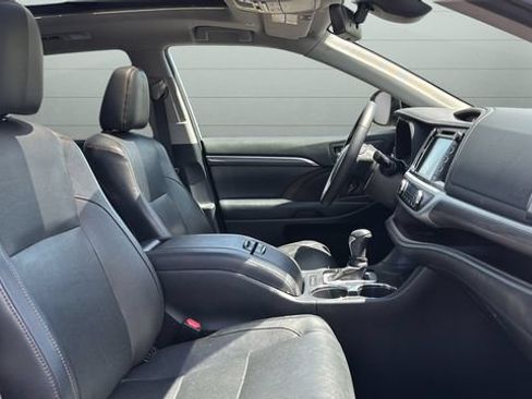 Used 2019 Toyota Highlander Limited Platinum AWD/4WD image 36
