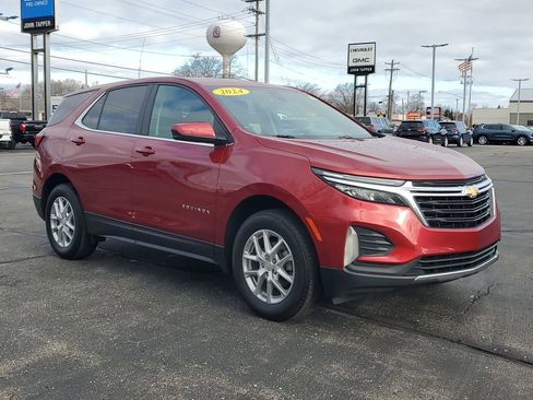 Used 2024 Chevrolet Equinox LT image 2