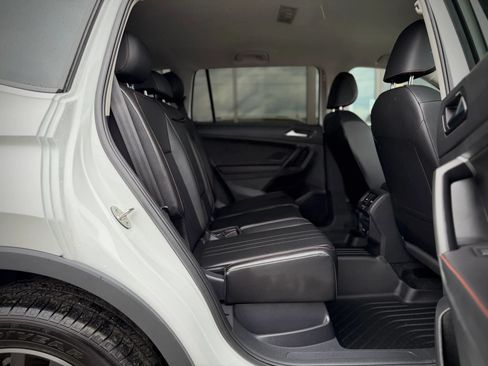 Used 2024 Volkswagen Tiguan SE AWD/4WD image 19