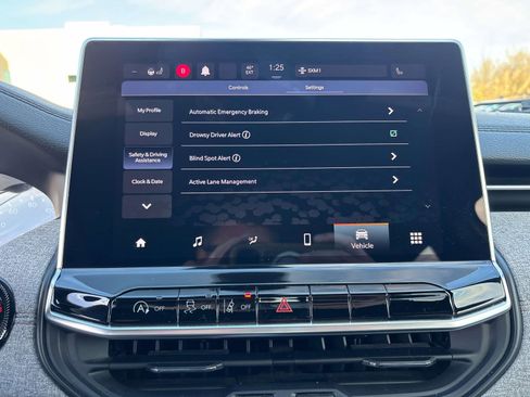 Certified 2023 Jeep Compass Latitude image 29