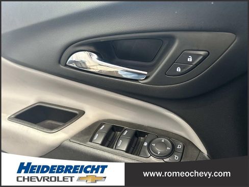 Used 2023 Chevrolet Equinox LS image 11