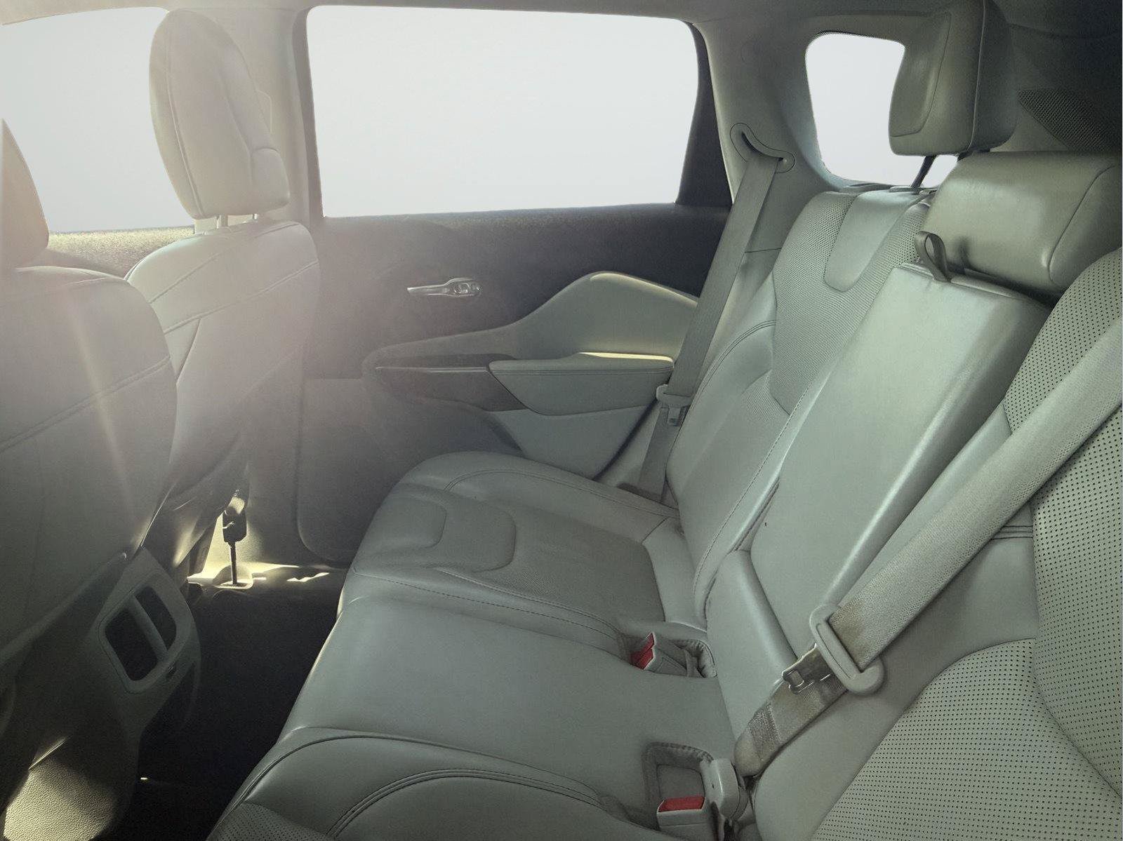 Used 2021 Jeep Cherokee Limited AWD/4WD image 10