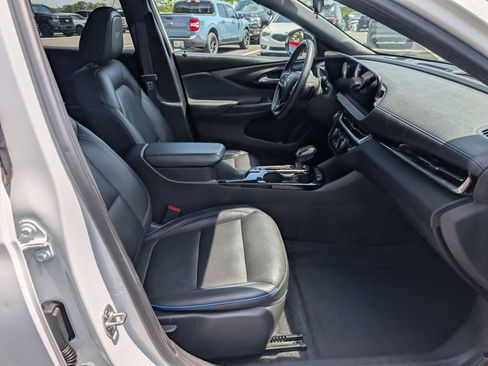 Used 2024 Buick Envista Sport Touring w/ Convenience I Package FWD image 20