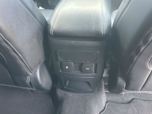 Used 2023 Ford Explorer XLT w/ Equipment Group 202A RWD image 13