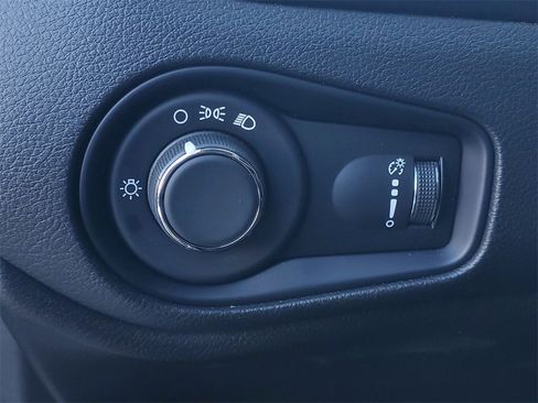 Used 2023 Jeep Renegade Latitude image 12