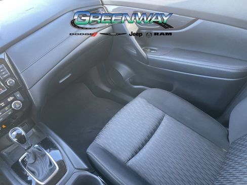 Used 2020 Nissan Rogue SV AWD/4WD image 13