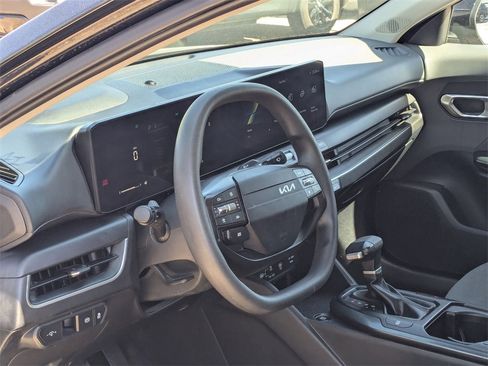 Used 2025 Kia K4 LXS image 13