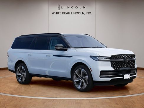 Certified 2025 Lincoln Navigator L Black Label w/ Black Label Special Edition image 3