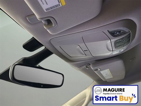 Used 2022 Chrysler Pacifica Touring-L image 10