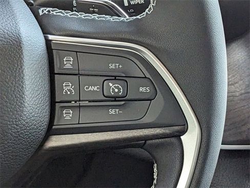 New 2025 Jeep Grand Cherokee Limited image 18