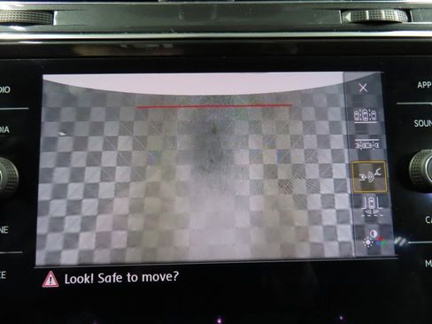 Used 2019 Volkswagen Tiguan SE image 15