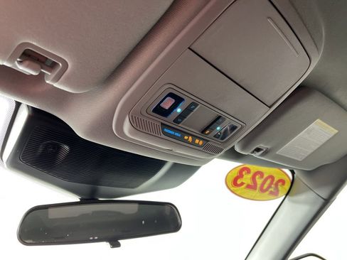 Used 2023 Ford Explorer XLT image 26