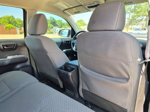 Used 2022 Toyota Tacoma SR5 RWD image 36