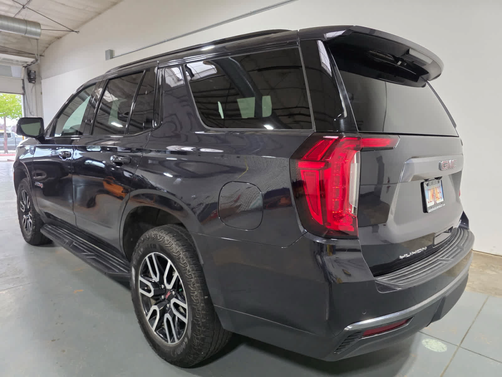 Used 2024 GMC Yukon AT4 AWD/4WD image 3