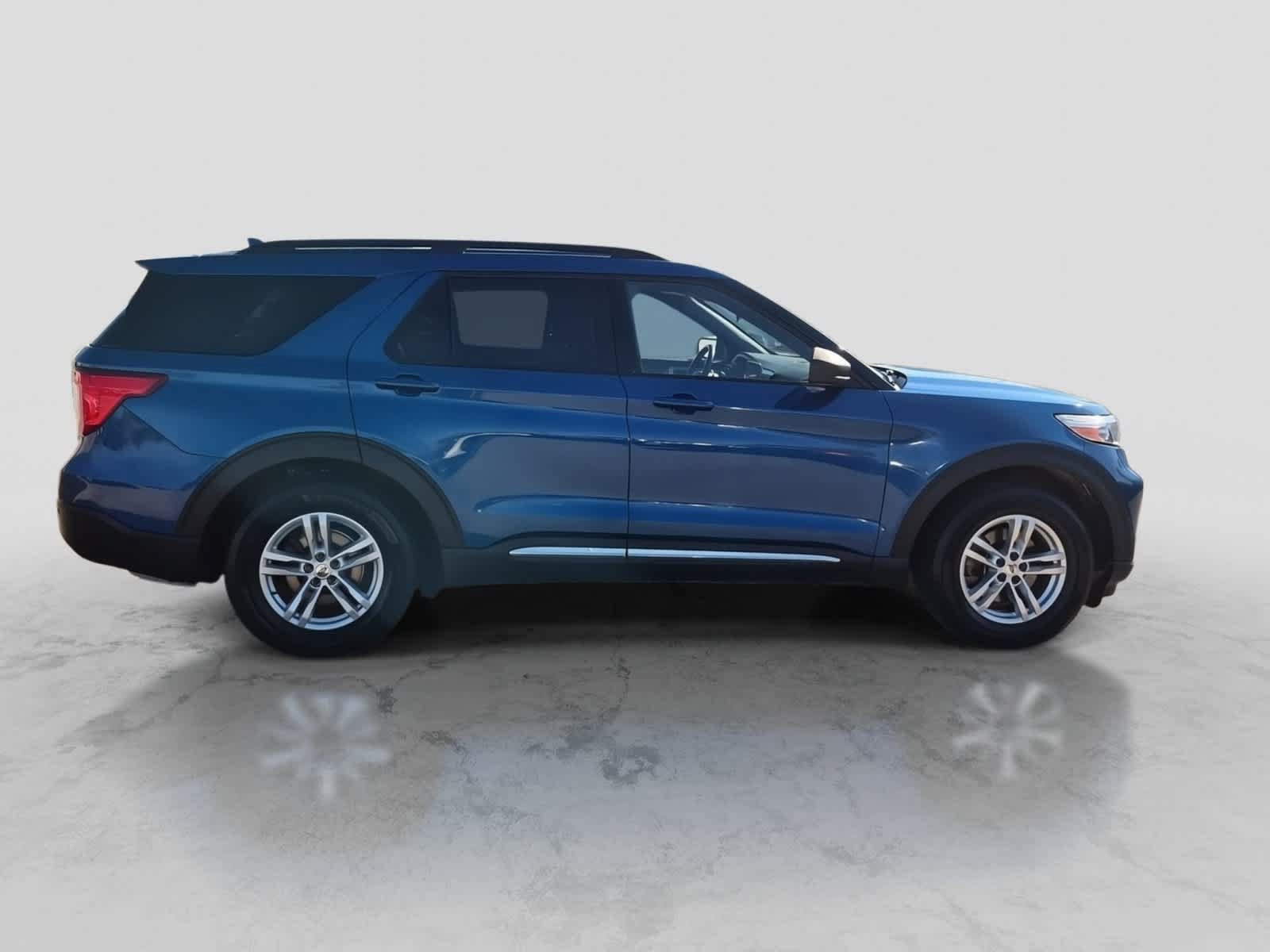 Used 2020 Ford Explorer XLT w/ Equipment Group 202A AWD/4WD image 9
